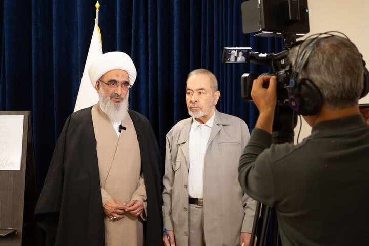تجلیل از پنج دهه مجاهدت حاج عبدالله فاتحی و رونمایی از «تمنّادار» در بوشهر