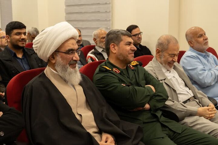تجلیل از پنج دهه مجاهدت حاج عبدالله فاتحی و رونمایی از «تمنّادار» در بوشهر