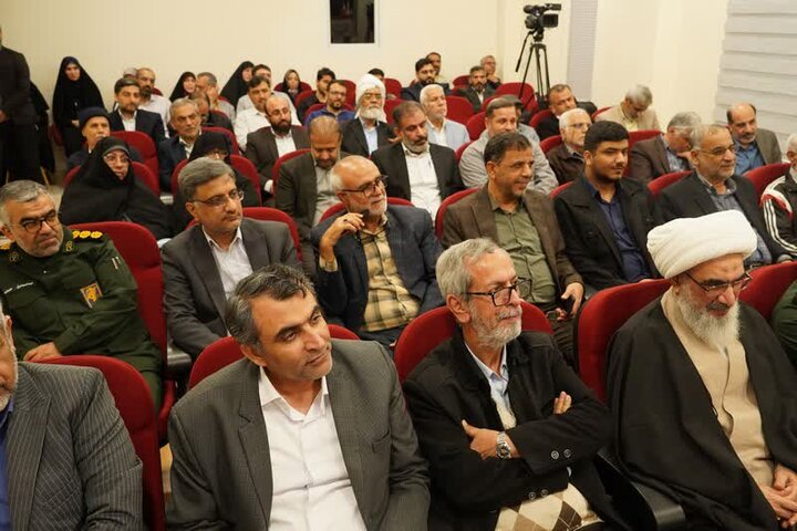 تجلیل از پنج دهه مجاهدت حاج عبدالله فاتحی و رونمایی از «تمنّادار» در بوشهر