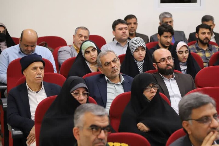 تصاویر/ رونمایی از کتاب «تمنّادار» در بوشهر