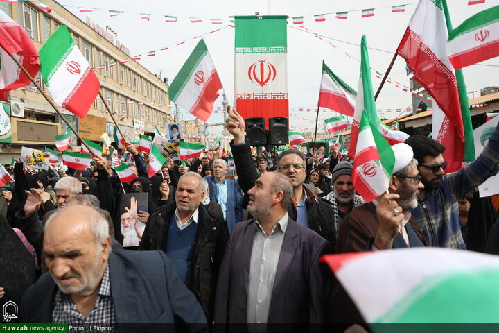 Photos/Affluence Record à Qom : La Marche du 22 Bahman enregistre une Hausse Spectaculaire de 80% de la Participation