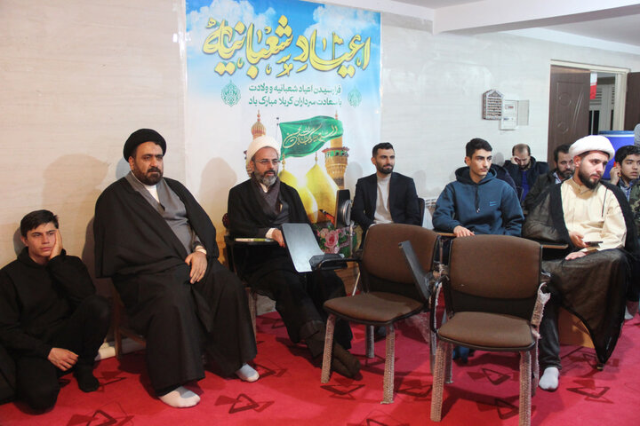 تصاویر /  مراسم جشن سالگرد پیرورزی انقلاب اسلامی در مرکز زبان حوزه علمیه استان قزوین