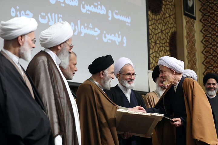 تصاویر/ بیست‌وهفتمین همایش کتاب سال حوزه و نهمین جشنواره مقالات علمی حوزه