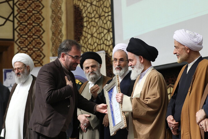 تصاویر/ بیست‌وهفتمین همایش کتاب سال حوزه و نهمین جشنواره مقالات علمی حوزه