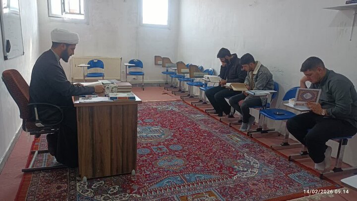 تصاویر/برگزاری کارگاه آموزش قرآن کریم ویژه طلاب نورآبادی