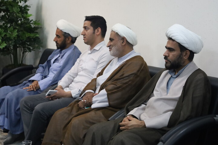 تصاویر/ دیدار کادر مرکز مدیریت حوزه علمیه استان با نماینده ولی‌فقیه در استان هرمزگان