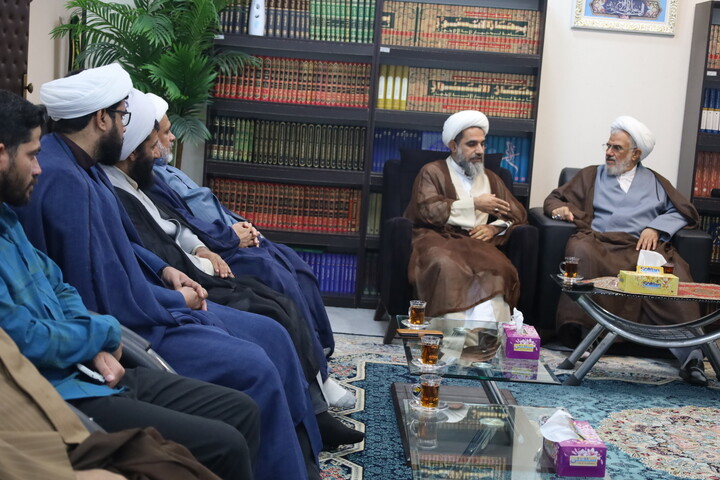 تصاویر/ دیدار کادر مرکز مدیریت حوزه علمیه استان با نماینده ولی‌فقیه در استان هرمزگان