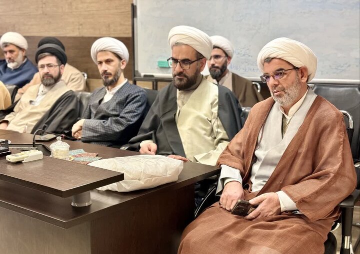 تصاویر /جلسه برنامه ریزی و هماهنگی  اعزام مبلغ از قم و مبلغان بومی در طرح ضیافت الهی (ماه مبارک رمضان)