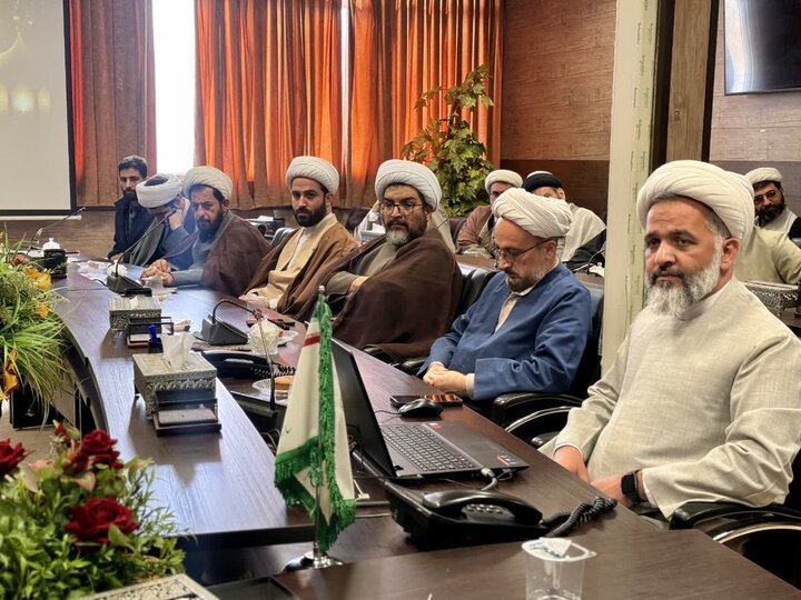 تصاویر /جلسه برنامه ریزی و هماهنگی  اعزام مبلغ از قم و مبلغان بومی در طرح ضیافت الهی (ماه مبارک رمضان)