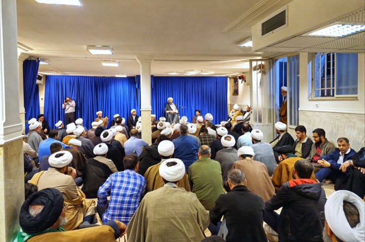 تصاویر/ دیدار طلاب و فضلای همدانی ساکن قم با نماینده ولی فقیه در استان همدان