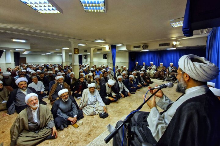 تصاویر/ دیدار طلاب و فضلای همدانی ساکن قم با نماینده ولی فقیه در استان همدان