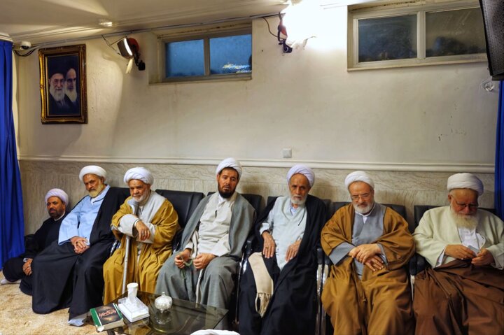 تصاویر/ دیدار طلاب و فضلای همدانی ساکن قم با نماینده ولی فقیه در استان همدان