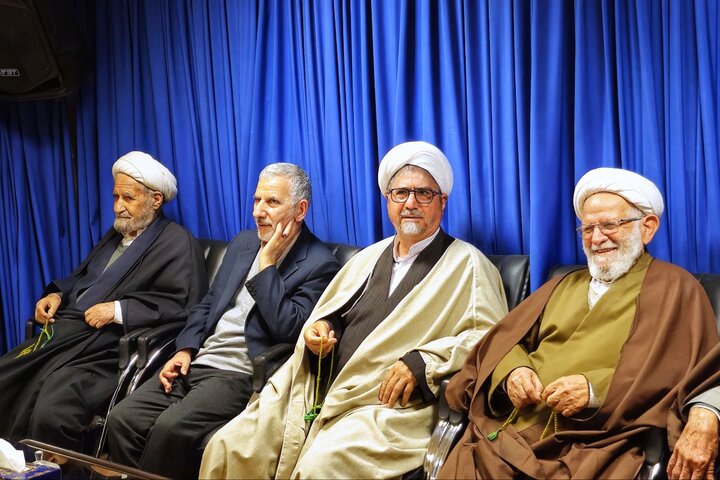 تصاویر/ دیدار طلاب و فضلای همدانی ساکن قم با نماینده ولی فقیه در استان همدان