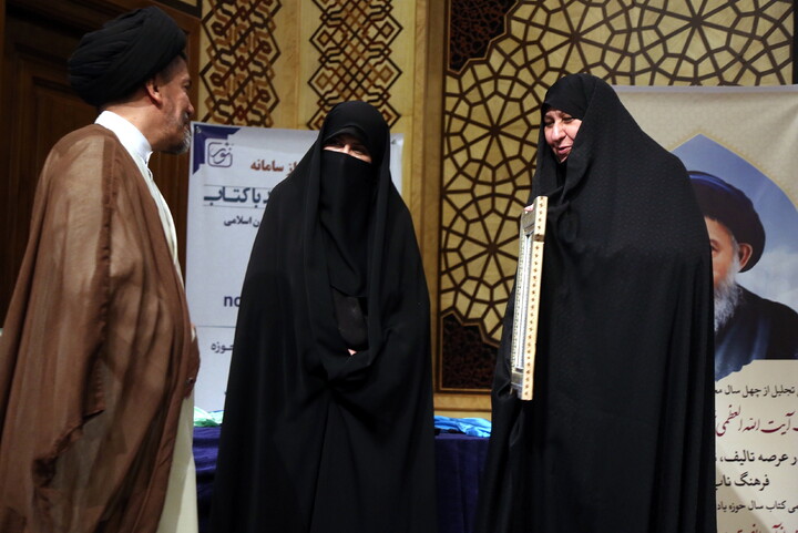 تصاویر/ حواشی بیست‌وهفتمین همایش کتاب سال حوزه و نهمین جشنواره مقالات علمی حوزه