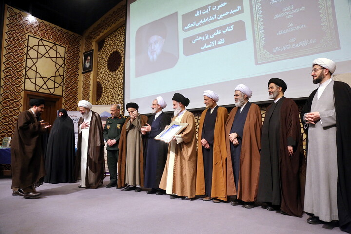 تصاویر/ حواشی بیست‌وهفتمین همایش کتاب سال حوزه و نهمین جشنواره مقالات علمی حوزه