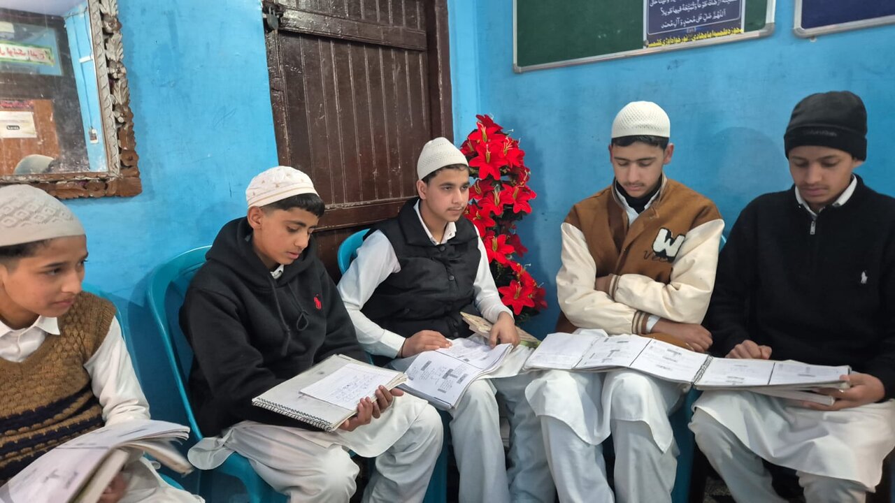 नूरख्वा उड़ी कश्मीर: नजफ अशरफ द्वारा आयोजित ऑनलाइन मदरसा परीक्षाएं सफलतापूर्वक पूरी हुईं, छात्रों का पढ़ाई में शानदार प्रदर्शन