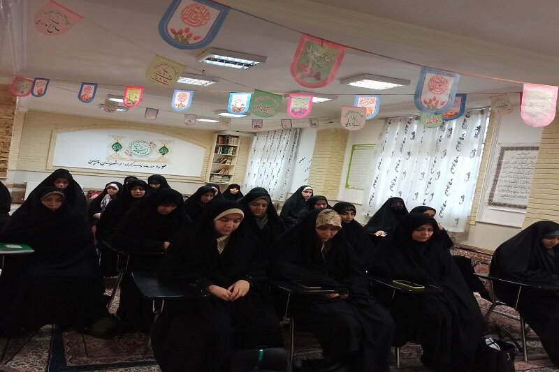 تفکر فمنیستی با طرح شعار جنس برتر به دنبال زنزدایی از جامعه است