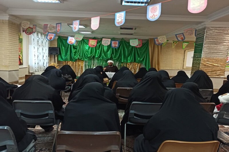 تفکر فمنیستی با طرح شعار جنس برتر به دنبال زنزدایی از جامعه است