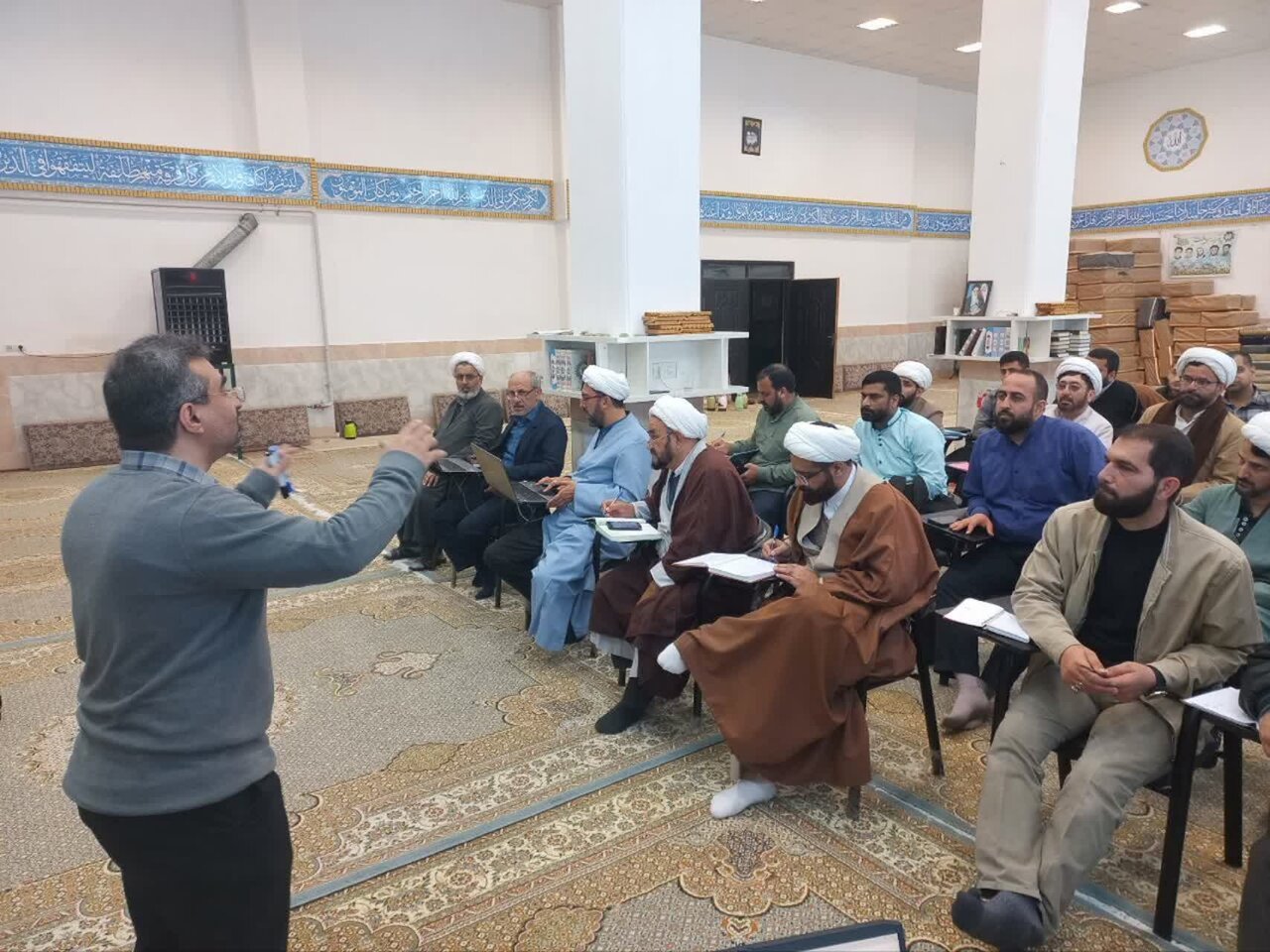 برگزاری کارگاه تکمیلی هوش مصنوعی با همکاری مرکز آموزش های کاربردی و مهارتی حوزه های علمیه، در مدرسه علمیه سفیران هدایت امام جواد (ع) شهرستان آزادشهر