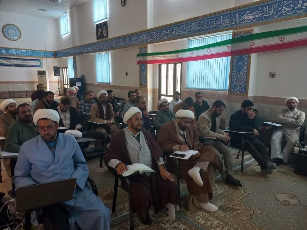 برگزاری کارگاه تکمیلی هوش مصنوعی با همکاری مرکز آموزش های کاربردی و مهارتی حوزه های علمیه، در مدرسه علمیه سفیران هدایت امام جواد (ع) شهرستان آزادشهر