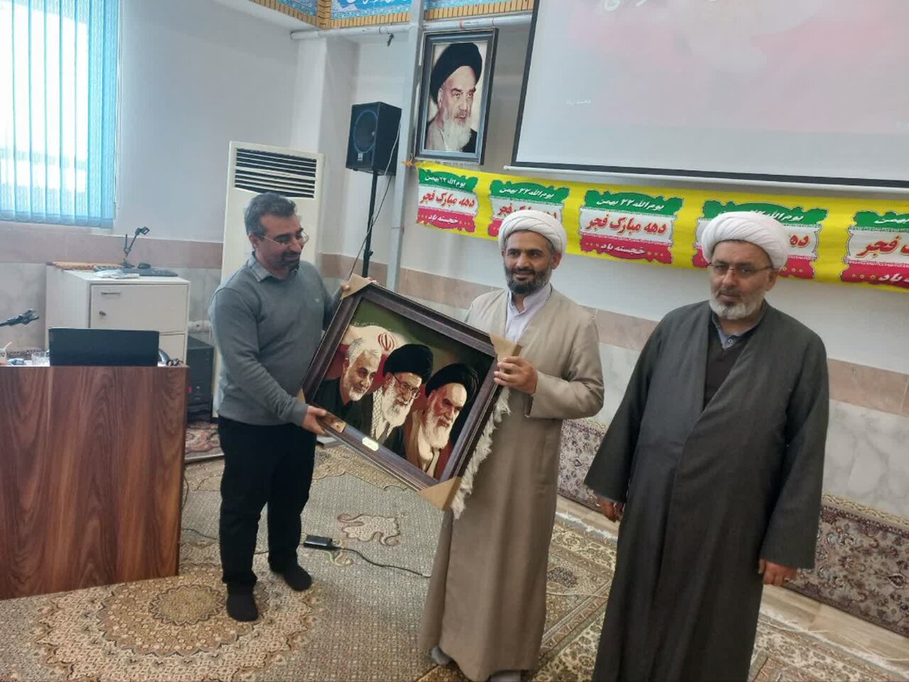 برگزاری کارگاه تکمیلی هوش مصنوعی با همکاری مرکز آموزش های کاربردی و مهارتی حوزه های علمیه، در مدرسه علمیه سفیران هدایت امام جواد (ع) شهرستان آزادشهر