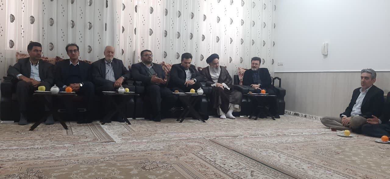 دیدار امام جمعه بادرود با مادر شهید جعفری، داودی نژاد و همسر شهید باقری