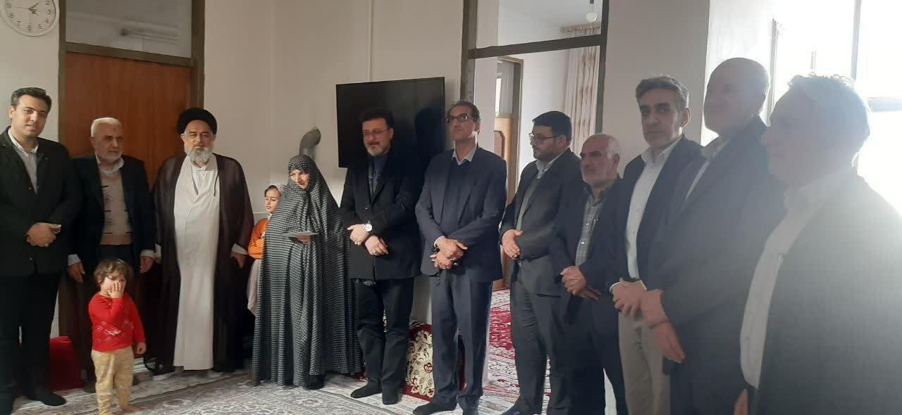 دیدار امام جمعه بادرود با مادر شهید جعفری، داودی نژاد و همسر شهید باقری