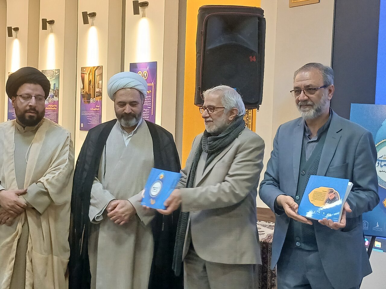 رونمایی از کتاب منش استادی