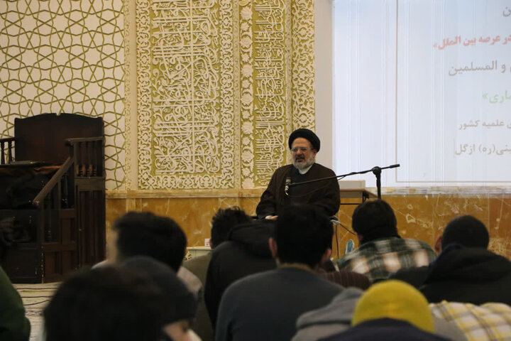 تصاویر / برگزاری نشست نقش و رسالت حوزه‌های علمیه در عرصه بین‌الملل در مدرسه علمیه ازگل امام خمینی (ره)