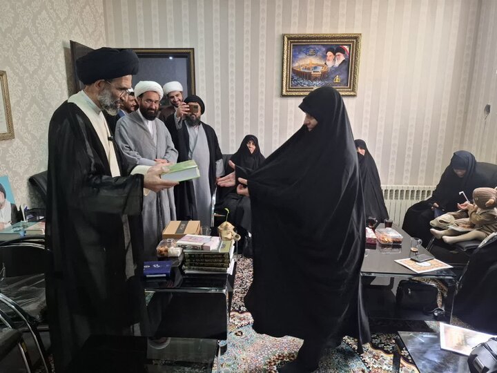 تجلیل پژوهشگران برتر حوزه علمیه خواهران کاشان و آران وبیدگل