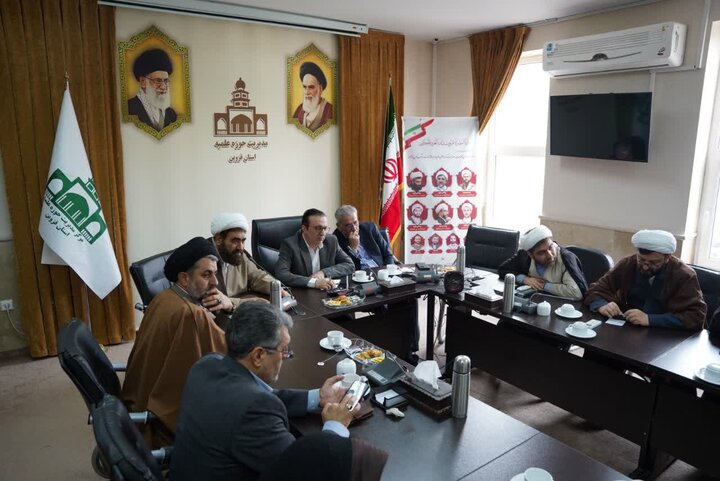 تصاویر / دیدار استاندار قزوین با مدیر حوزه علمیه ،ومدیران مدارس علمیه استان