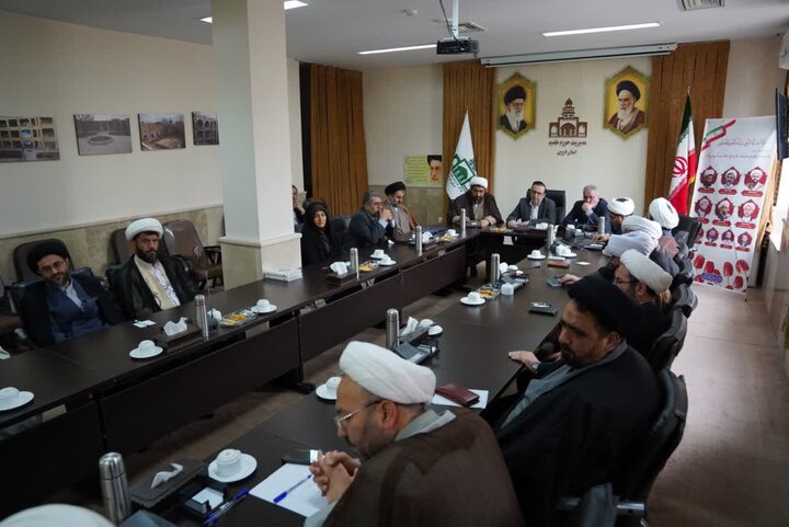 تصاویر / دیدار استاندار قزوین با مدیر حوزه علمیه ،ومدیران مدارس علمیه استان