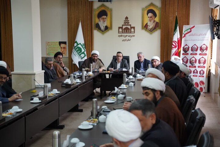 تصاویر / دیدار استاندار قزوین با مدیر حوزه علمیه ،ومدیران مدارس علمیه استان