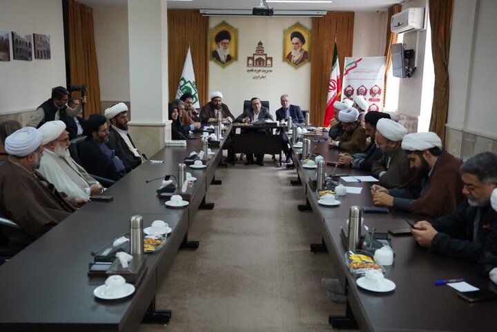 تصاویر / دیدار استاندار قزوین با مدیر حوزه علمیه ،ومدیران مدارس علمیه استان