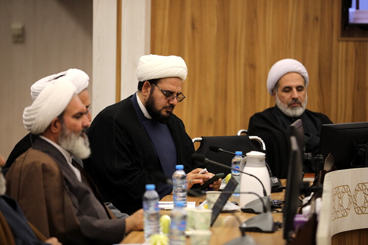 تصاویر/میزگرد راهبردها و راهکارهای تحقق مدرسه علمیه پیشرو و سرآمد با رویکرد مدیریتی با حضور حجت السلام ملکی، رضایی، رهنما و وافی