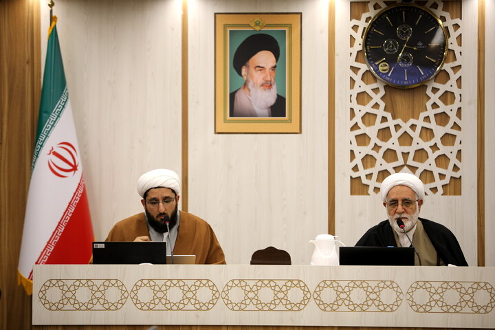 تصاویر/میزگرد راهبردها و راهکارهای تحقق مدرسه علمیه پیشرو و سرآمد با رویکرد مدیریتی با حضور حجت السلام ملکی، رضایی، رهنما و وافی