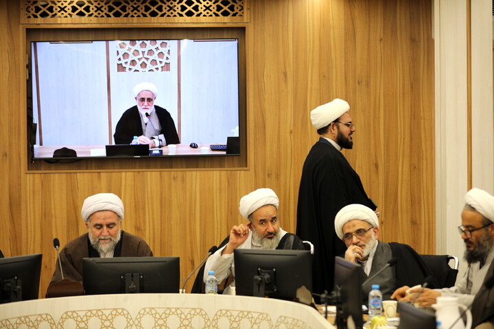 تصاویر/میزگرد راهبردها و راهکارهای تحقق مدرسه علمیه پیشرو و سرآمد با رویکرد مدیریتی با حضور حجت السلام ملکی، رضایی، رهنما و وافی