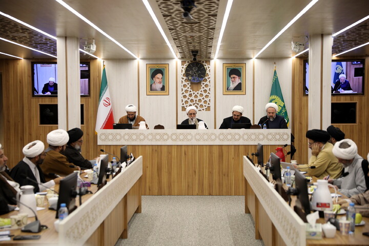 تصاویر/میزگرد راهبردها و راهکارهای تحقق مدرسه علمیه پیشرو و سرآمد با رویکرد مدیریتی با حضور حجت السلام ملکی، رضایی، رهنما و وافی