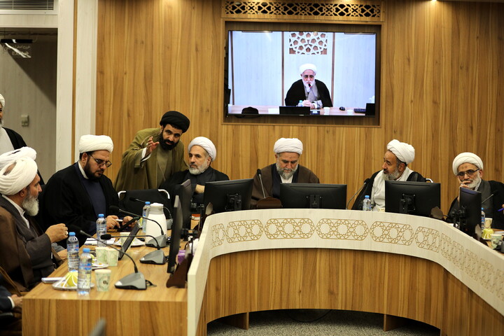 تصاویر/میزگرد راهبردها و راهکارهای تحقق مدرسه علمیه پیشرو و سرآمد با رویکرد مدیریتی با حضور حجت السلام ملکی، رضایی، رهنما و وافی