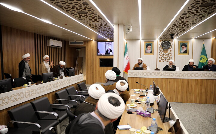 تصاویر/میزگرد راهبردها و راهکارهای تحقق مدرسه علمیه پیشرو و سرآمد با رویکرد مدیریتی با حضور حجت السلام ملکی، رضایی، رهنما و وافی