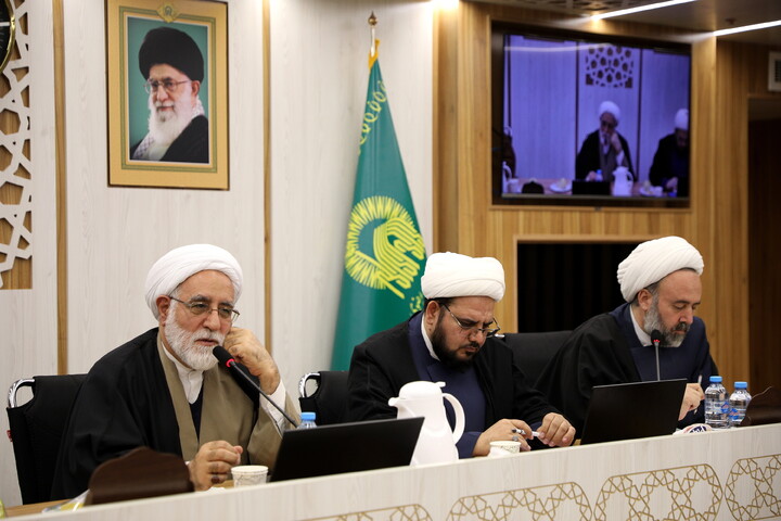 تصاویر/میزگرد راهبردها و راهکارهای تحقق مدرسه علمیه پیشرو و سرآمد با رویکرد مدیریتی با حضور حجت السلام ملکی، رضایی، رهنما و وافی