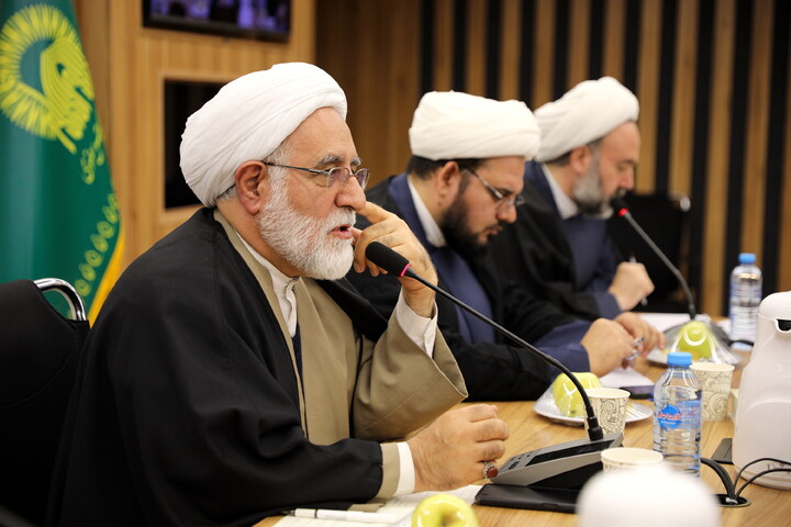 تصاویر/میزگرد راهبردها و راهکارهای تحقق مدرسه علمیه پیشرو و سرآمد با رویکرد مدیریتی با حضور حجت السلام ملکی، رضایی، رهنما و وافی