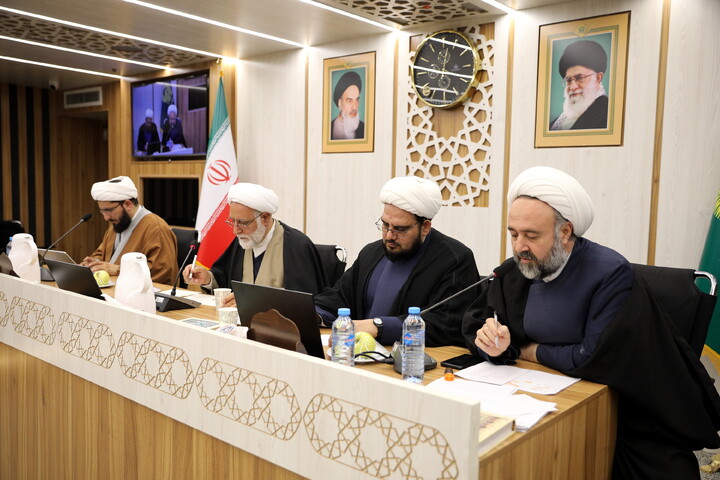 تصاویر/میزگرد راهبردها و راهکارهای تحقق مدرسه علمیه پیشرو و سرآمد با رویکرد مدیریتی با حضور حجت السلام ملکی، رضایی، رهنما و وافی