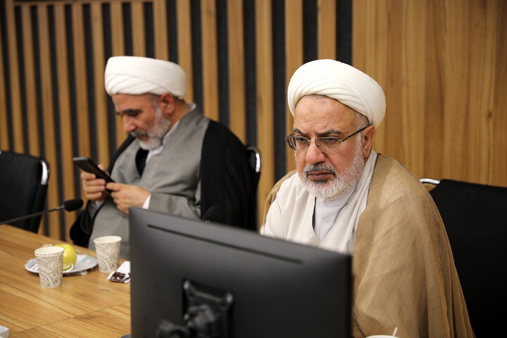 تصاویر/میزگرد راهبردها و راهکارهای تحقق مدرسه علمیه پیشرو و سرآمد با رویکرد مدیریتی با حضور حجت السلام ملکی، رضایی، رهنما و وافی