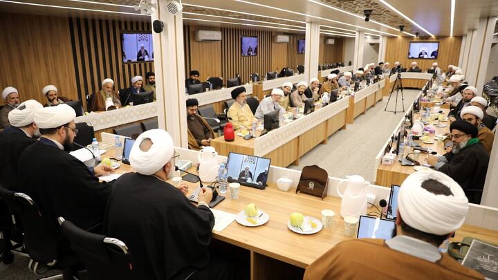 تصاویر/میزگرد راهبردها و راهکارهای تحقق مدرسه علمیه پیشرو و سرآمد با رویکرد مدیریتی با حضور حجت السلام ملکی، رضایی، رهنما و وافی