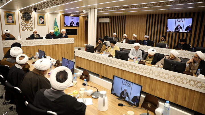 تصاویر/میزگرد راهبردها و راهکارهای تحقق مدرسه علمیه پیشرو و سرآمد با رویکرد مدیریتی با حضور حجت السلام ملکی، رضایی، رهنما و وافی