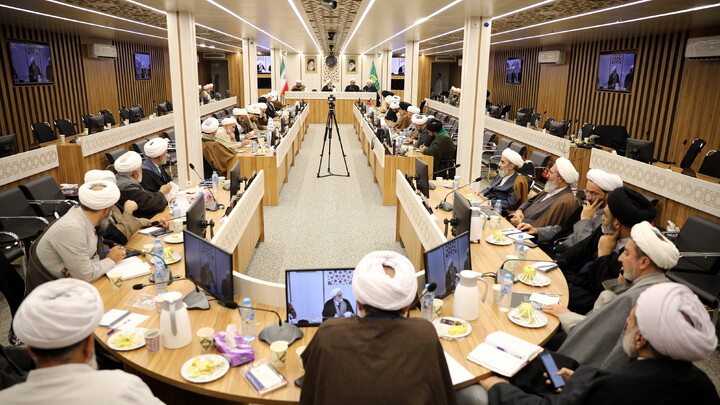 تصاویر/میزگرد راهبردها و راهکارهای تحقق مدرسه علمیه پیشرو و سرآمد با رویکرد مدیریتی با حضور حجت السلام ملکی، رضایی، رهنما و وافی