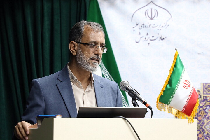 تصاویر/  آیین رونمایی از نخستین مجموعه ویدئویی «معرفی کتب درسی حوزه‌های علمیه»