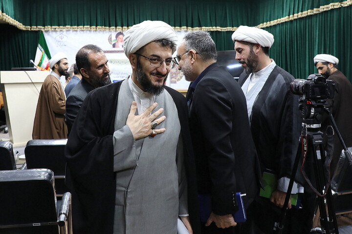 تصاویر/  آیین رونمایی از نخستین مجموعه ویدئویی «معرفی کتب درسی حوزه‌های علمیه»