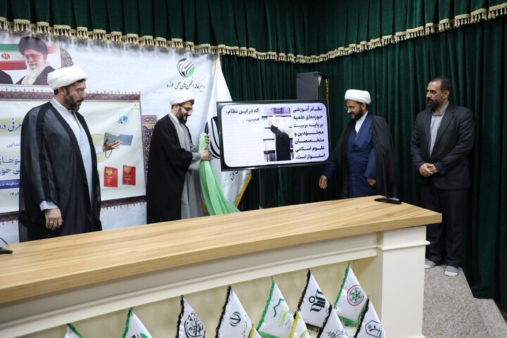 تصاویر/  آیین رونمایی از نخستین مجموعه ویدئویی «معرفی کتب درسی حوزه‌های علمیه»